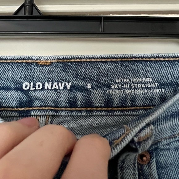 Old Navy Extra High Rise Sky High Straight Denim Shorts - Picture 4 of 6